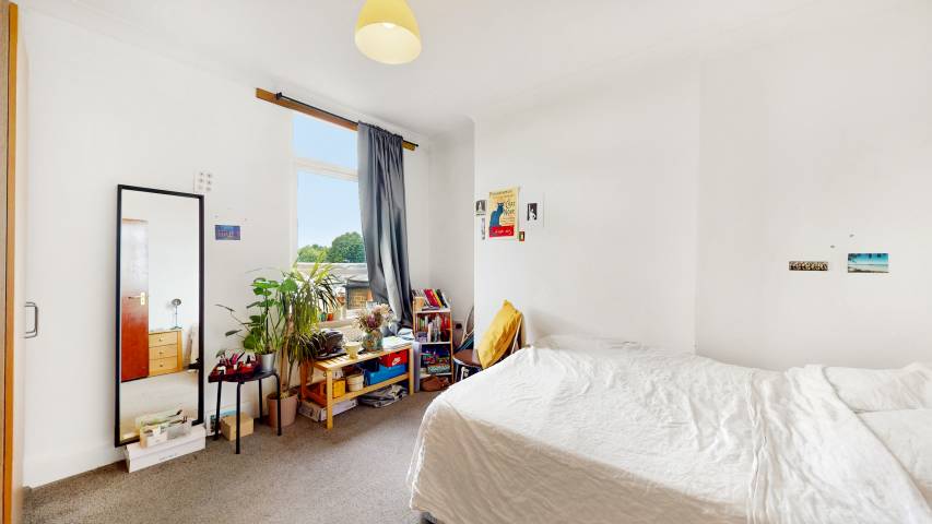 			3 Bedroom, 1 bath, 1 reception Flat			 Willesden Lane, Kilburn